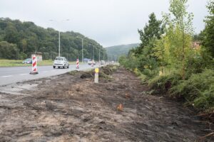 26.08.2021. Kielce. Budowa ścieżki rowerowej wzdłuż ulicy Krakowskiej / Wiktor Taszłow / Radio Kielce