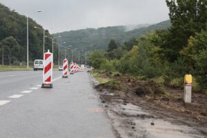 26.08.2021. Kielce. Budowa ścieżki rowerowej wzdłuż ulicy Krakowskiej / Wiktor Taszłow / Radio Kielce