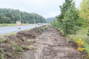 26.08.2021. Kielce. Budowa ścieżki rowerowej wzdłuż ulicy Krakowskiej / Wiktor Taszłow / Radio Kielce