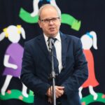 30.08.2021. Nowa Słupia.  Oficjalne otwarcie zmodernizowanej hali sportowej przy Szkole Podstawowej w Nowej Słupi. Na zdjęciu: Andrzej Gąsior - burmistrz Nowej Słupi / Wiktor Taszłow / Radio Kielce