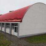 30.08.2021. Nowa Słupia.  Oficjalne otwarcie zmodernizowanej hali sportowej przy Szkole Podstawowej w Nowej Słupi / Wiktor Taszłow / Radio Kielce