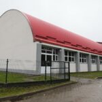 30.08.2021. Nowa Słupia.  Oficjalne otwarcie zmodernizowanej hali sportowej przy Szkole Podstawowej w Nowej Słupi / Wiktor Taszłow / Radio Kielce