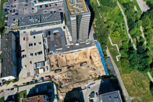 13.08.2021. Kielce. Budowa wieżowca Plaza Tower 2 / Jarosław Kubalski / Radio Kielce