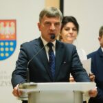 30.08.2021. Kielce. Sesja Sejmiku Województwa Świętokrzyskiego. Na zdjęciu (w środku): Andrzej Pruś - przewodniczący Sejmiku Województwa Świętokrzyskiego / Wiktor Taszłow / Radio Kielce