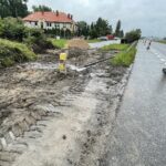 26.08.2021. Kielce. Budowa ścieżki rowerowej wzdłuż ulicy Krakowskiej / Wiktor Taszłow / Radio Kielce