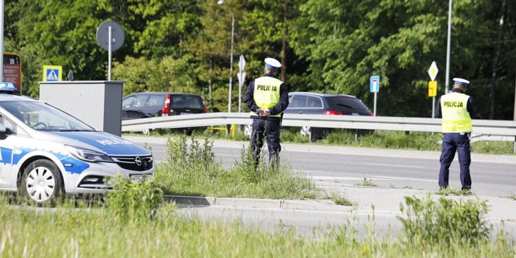 01.06.2021 Kielce. Policja na ulicy Ściegiennego. Pomiar prędkości / Jarosław Kubalski / Radio Kielce