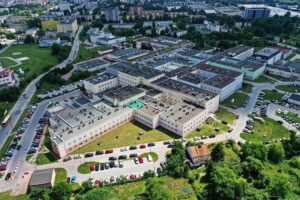 06.07.2021 Kielce. Świętokrzyskie Centrum Onkologii i parkingi wokoło ŚCO / Jarosław Kubalski / Radio Kielce