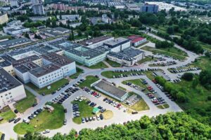 06.07.2021 Kielce. Świętokrzyskie Centrum Onkologii i parkingi wokoło ŚCO / Jarosław Kubalski / Radio Kielce