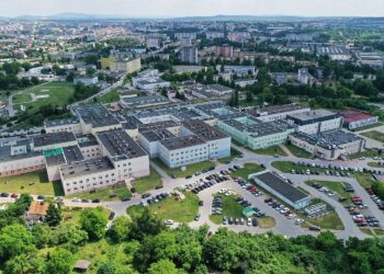 06.07.2021 Kielce. Świętokrzyskie Centrum Onkologii i parkingi wokoło ŚCO / Jarosław Kubalski / Radio Kielce