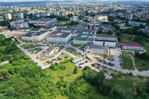 06.07.2021 Kielce. Świętokrzyskie Centrum Onkologii i parkingi wokoło ŚCO / Jarosław Kubalski / Radio Kielce