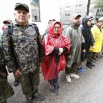 06.08.2021 Kraków. Marsz Szlakiem I Kompanii Kadrowej. Wymarsz z Oleandrów / Jarosław Kubalski / Radio Kielce