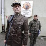 06.08.2021 Kraków. Marsz Szlakiem I Kompanii Kadrowej. Wymarsz z Oleandrów. Na zdjęciu (z lewej) Dionizy Krawczyński - komendant 56. Marszu Szlakiem I Kompanii Kadrowej / Jarosław Kubalski / Radio Kielce