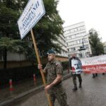 06.08.2021 Kraków. Marsz Szlakiem I Kompanii Kadrowej. Wymarsz z Oleandrów / Jarosław Kubalski / Radio Kielce