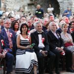 13.08.2021. Ujazd. Koncert "Polska dziękuje - w duchu Niepodległej". Na zdjęciu (w środku): Zbigniew Koniusz - wojewoda świętokrzyski i Andrzej Bętkowski - marszałek województwa / Jarosław Kubalski / Radio Kielce