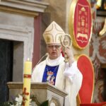 15.08.2021 Kielce. Katedra. Poświęcenie organów po renowacji. Na zdjęciu: biskup Jan Piotrowski / Jarosław Kubalski / Radio Kielce