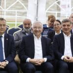 29.08.2021 Radio Kielce. Podsumowanie lata z Radiem Kielce. Piknik w ogrodach radiowych. Na zdjęciu od lewej: burmistrz Chęcin Robert Jaworski, poseł Krzysztof Lipiec i przewodniczący sejmiku Andrzej Pruś / Jarosław Kubalski / Radio Kielce