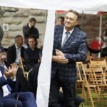 29.08.2021 Radio Kielce. Podsumowanie lata z Radiem Kielce. Piknik w ogrodach radiowych. Na zdjęciu od lewej: wicemonister spraw zagranicznych Piotr Wawrzyk i starosta kielecki Mirosław Gebski / Jarosław Kubalski / Radio Kielce