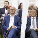 29.08.2021 Radio Kielce. Podsumowanie lata z Radiem Kielce. Piknik w ogrodach radiowych. Na zdjęciu od lewej: wiceminister spraw zagranicznych Piotr Wawrzyk i starosta kielecki Mirosław Gebski / Jarosław Kubalski / Radio Kielce