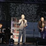 29.08.2021 Radio Kielce. Podsumowanie lata z Radiem Kielce. Piknik w ogrodach radiowych. Na zdjęciu od lewej: Adam Niedzielin, Piotr Salata i Leszek Szczerba / Jarosław Kubalski / Radio Kielce