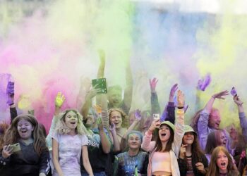 29.08.2021 Kielce. Parking galerii handlowej Korona. Festiwal Kolorów / Jarosław Kubalski / Radio Kielce