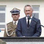 13.08.2021  Kielce. Centrum Przygotowań do Misji Zagranicznych. Święto Wojska Polskiego. Na zdjęciu: wojewoda Zbigniew Koniusz. Za nim komendant CPdMZ płk Paweł Chabielski / Jarosław Kubalski / Radio Kielce