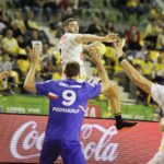 24.08.2021 Kielce. Mecz Łomża Vive Kielce – Azoty Puławy. Z piłką Branko Vujović / Jarosław Kubalski / Radio Kielce