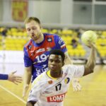 24.08.2021 Kielce. Mecz Łomża Vive Kielce – Azoty Puławy. Z piłką Dylan Nahi / Jarosław Kubalski / Radio Kielce