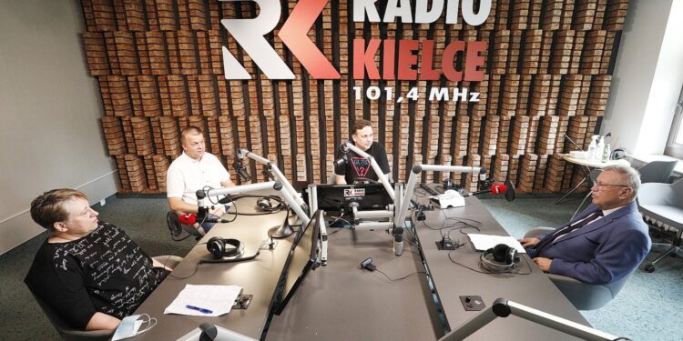 04.08.2021 Radio Kielce. Punkty Widzenia. Na zdjęciu (od lewej): Anna Niedzielska - rzecznik prasowy MPEC Kielce, Paweł Kubicki - prezes Spółdzielni Mieszkaniowej Bocianek, Robert Szumielewicz - Radio Kielce, Jerzy Moćko - prezes Świętokrzyskiej Spółdzielni Mieszkaniowej / Jarosław Kubalski / Radio Kielce