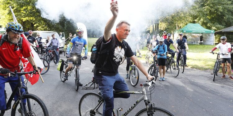 07.08.2021 Zagnańsk. Rajd rowerowy szlakiem Brygady Świętokrzyskiej Narodowych Sił Zbrojnych. Starosta kielecki Mirosław Gębski / Jarosław Kubalski / Radio Kielce