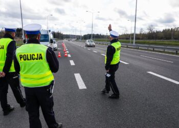 03.05.2021 Policja kontroluje pojazdy na drodze S7 / Jarosław Kubalski / Radio Kielce