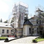 09.08.2021 Oblęgorek. Remont pałacyku Henryka Sienkiewicza / Jarosław Kubalski / Radio Kielce