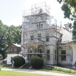 09.08.2021 Oblęgorek. Remont pałacyku Henryka Sienkiewicza / Jarosław Kubalski / Radio Kielce