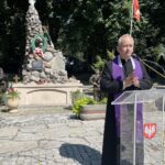 15.08.2021. Sandomierz. Obchody z okazji Dnia Wojska Polskiego i 101. rocznicy Bitwy Warszawskiej. Na zdjęciu: ks. Jerzy Dąbek - wikariusz generalny Kurii Diecezjalnej w Sandomierzu / Grażyna Szlęzak-Wójcik / Radio Kielce