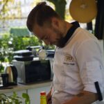 12.08.2021. Letnia kuchnia Radia Kielce. Mięsny czwartek. Na zdjęciu Mateusz Cheda, szef kuchni restauracji RoloLolo / Anna Kwapisz / Radio Kielce