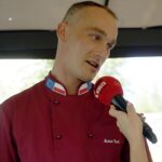 10.08.2021. Letnia kuchnia Radia Kielce. Słodki wtorek. Na zdjęciu Mariusz Bezak, nauczyciel z Zakładu Doskonalenia Zawodowego w Kielcach / Anna Kwapisz / Radio Kielce