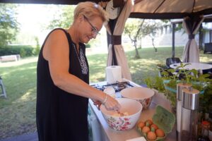 03.08.2021. Letnia kuchnia Radia Kielce. Słodkie wtorki. Na zdjęciu: Agnieszka Żelazna, dyrektor Samorządowego Przedszkola nr 18 w Kielcach / Anna Kwapisz / Radio Kielce