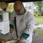 02.08.2021. Letnia kuchnia Radia Kielce. Wegański poniedziałek. Na zdjęciu Robert Kopacz - szef kuchni Upfield Professional / Anna Kwapisz / Radio Kielce