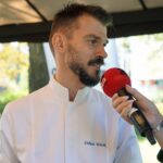 09.08.2021. Letnia kuchnia Radia Kielce. Wegański poniedziałek. Na zdjęciu Łukasz Wasik, drugi szef restauracji Żółty Słoń / Anna Kwapisz / Radio Kielce