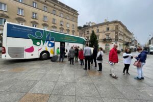 26.08.2021. Kielce. Plac Literatów. Bezpłatne konsultacje reumatologa / Wiktor Taszłow / Radio Kielce