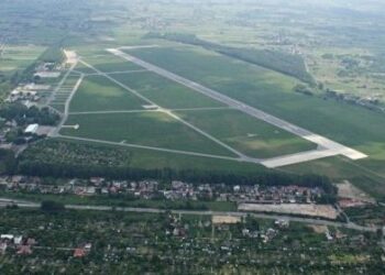 lotnisko-radom.eu
