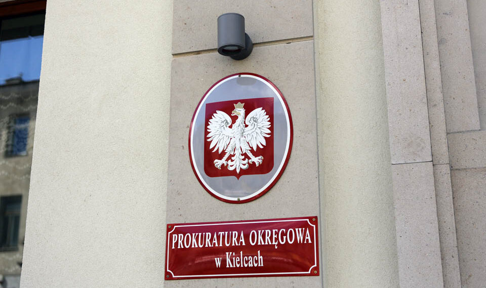 Sześć osób oskarżonych o wyłudzenie 1,8 mln zł m.in. metodą na „wnuczka