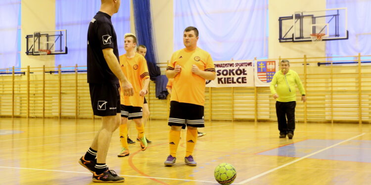 Wzdół Rządowy. Mecz "Sokół Cup" 2017 / Marzena Mąkosa / Radio Kielce