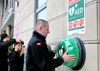 Szkolenie z pierwszej pomocy przy wykorzystaniu defibrylatorów AED. / Marzena Mąkosa / Radio Kielce