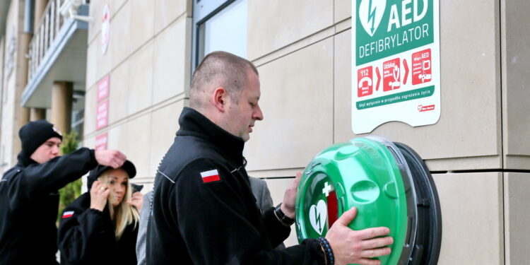 Szkolenie z pierwszej pomocy przy wykorzystaniu defibrylatorów AED. / Marzena Mąkosa / Radio Kielce