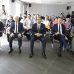 27.08.2021 Kielce. Muzeum Dialogu Kultur. Obchody święta niepodległości Ukrainy. Na zdjęciu od lewej: przewodniczący sejmiku Andrzej Pruś, marszałek Andrzej Bętkowski, Konsul Generalny Ukrainy w Krakowie Wiaczesław Wojnarowśkyj, prezydent Kielc Bogdan Wenta i zastępca prezydenta Kielce Marcin Chłodnicki / Jarosław Kubalski / Radio Kielce