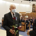 20.08.2021 Kielce. ŚUW. Wręczenie Medali Stulecia Odzyskanej Niepodległości. Na zdjęciu od lewej: Józef Bzinkowski i wojewoda świętokrzyski Zbigniew Koniusz / Jarosław Kubalski / Radio Kielce