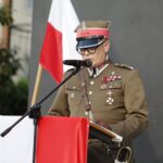 15.08.2021 Kielce. Otwarcie muralu na budynku przy ulicy Kochanowskiego. Na zdjęciu: kawalerii ochotniczej i prezes Fundacji i Stowarzyszenia Kieleckiego Ochotniczego Szwadronu Kawalerii im. 13. Pułku Ułanów Wileńskich Robert Mazur / Jarosław Kubalski / Radio Kielce