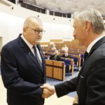 20.08.2021 Kielce. ŚUW. Wręczenie Medali Stulecia Odzyskanej Niepodległości. Na zdjęciu od lewej: Adam Kwiatek i wojewoda świętokrzyski Zbigniew Koniusz / Jarosław Kubalski / Radio Kielce