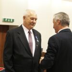 20.08.2021 Kielce. ŚUW. Wręczenie Medali Stulecia Odzyskanej Niepodległości. Na zdjęciu od lewej:Stanisław Oleszek i wojewoda świętokrzyski Zbigniew Koniusz / Jarosław Kubalski / Radio Kielce