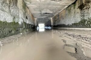 Kielce. Zalewany tunel pod torami między ulicą Krakowską, a Biesakiem / Fot. Wiktor Taszłow - Radio Kielce